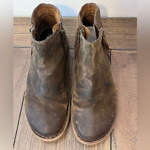 Born Tora Brown Distressed Leather Booties Womens size 9 - Picture 7 of 10